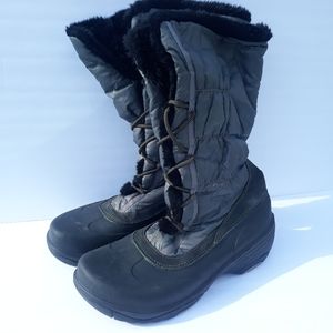 Quark faux fur lined winter boots.  Size 8.